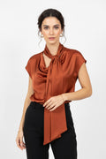 Top con foulard